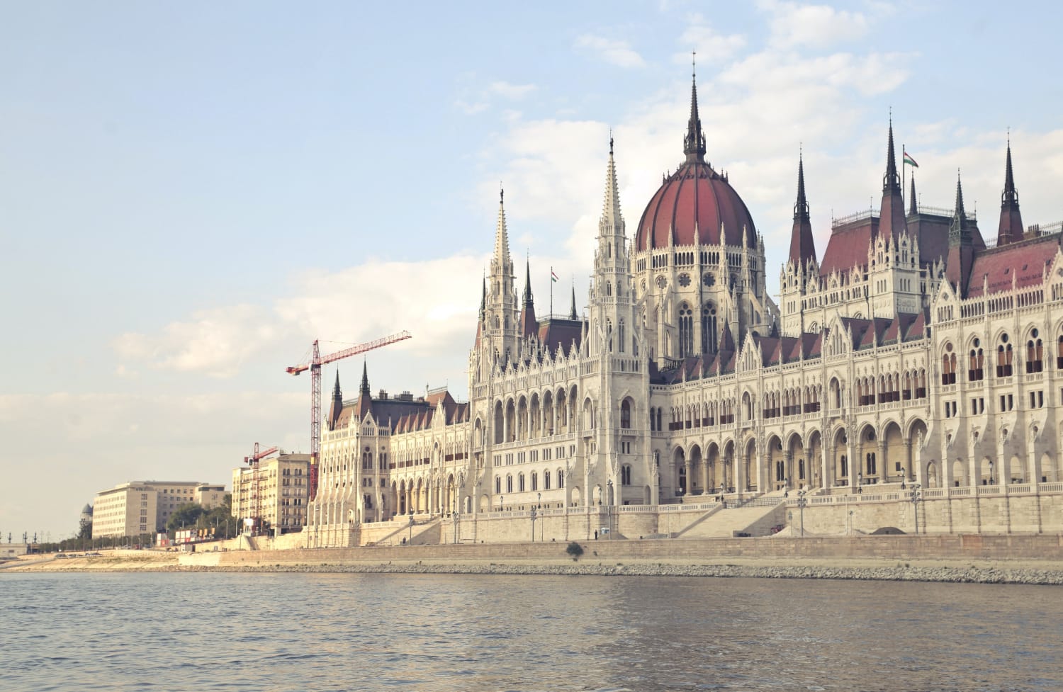 The guest investor program in Hungary offers numerous advantages.